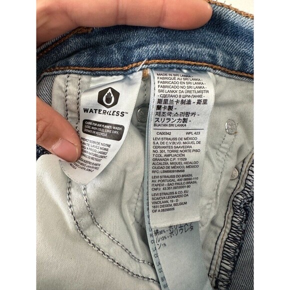 Levi's Wedgie Straight Leg Light Wash Blue Distressed Frayed Hem Waist 26 26x28 - Picture 7 of 9